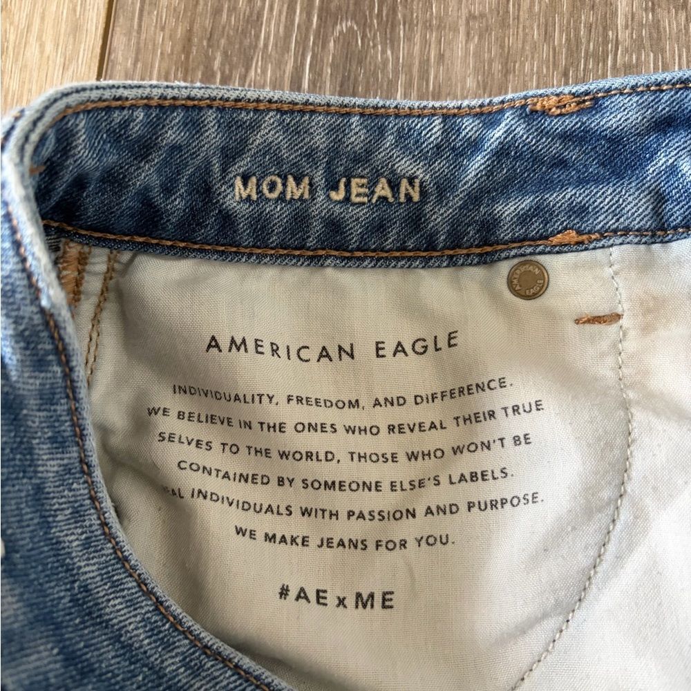 American Eagle High Rise Mom Jeans Women's Size 4 - Picture 6 of 9